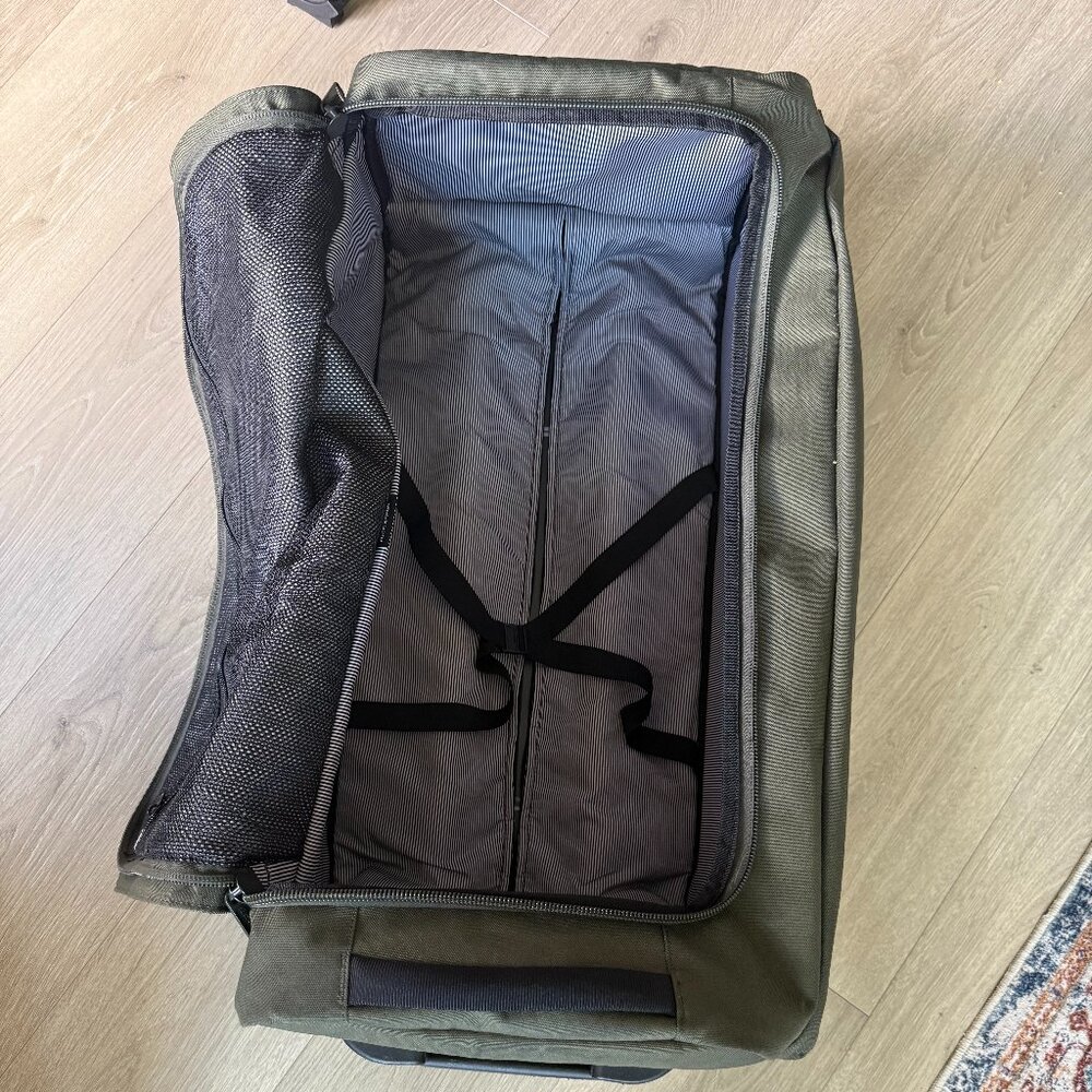 Hershel Outfitter Wheelie 70L Duffle Bag